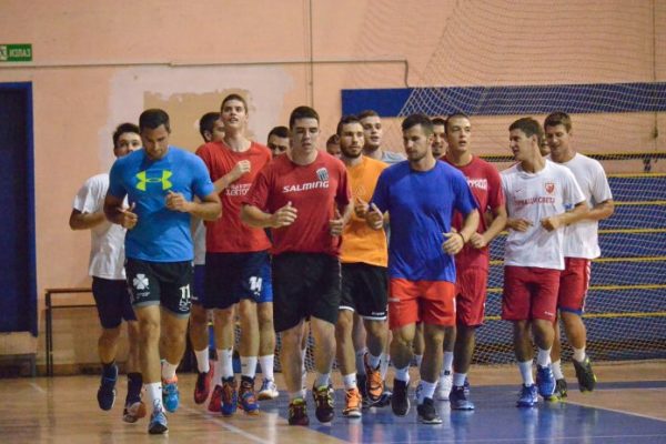 Рукометаши убедљиви на премијери