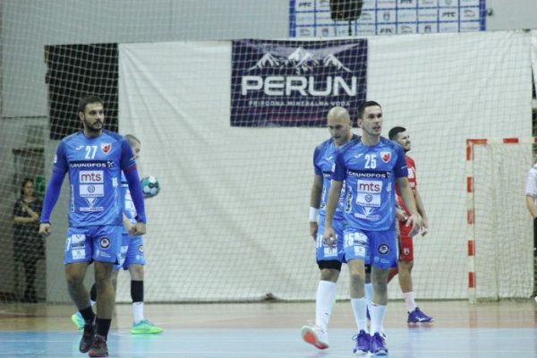 Раднички Крагујевац – Црвена звезда Грундфос 29:25 (12:10)