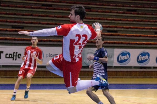 Капитен Бабић пред пут у Вршац